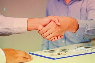 注射第四针新冠疫苗可提高抗体水平这不足以预防感染新冠病毒变异株奥密克戎